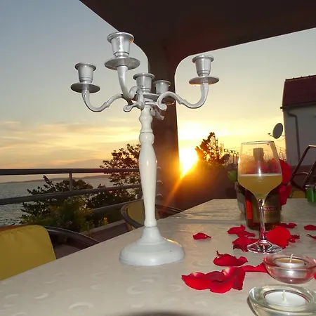 Beachfront Daire Rtina