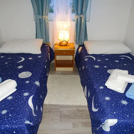 Beachfront Appartamento Rtina